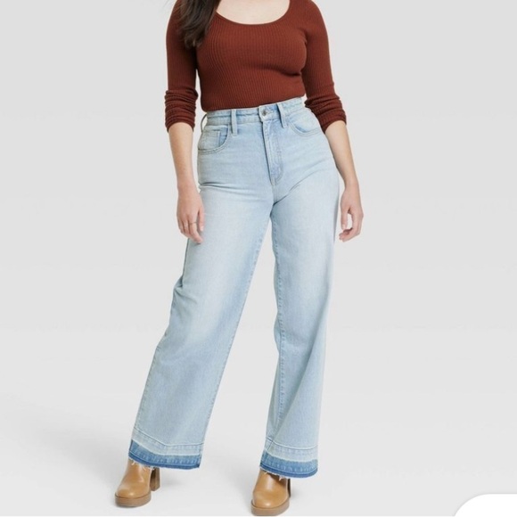 Universal Thread
Women's High Waisted Wide Leg High-Rise Jeans, Light wash short - Picture 1 of 8